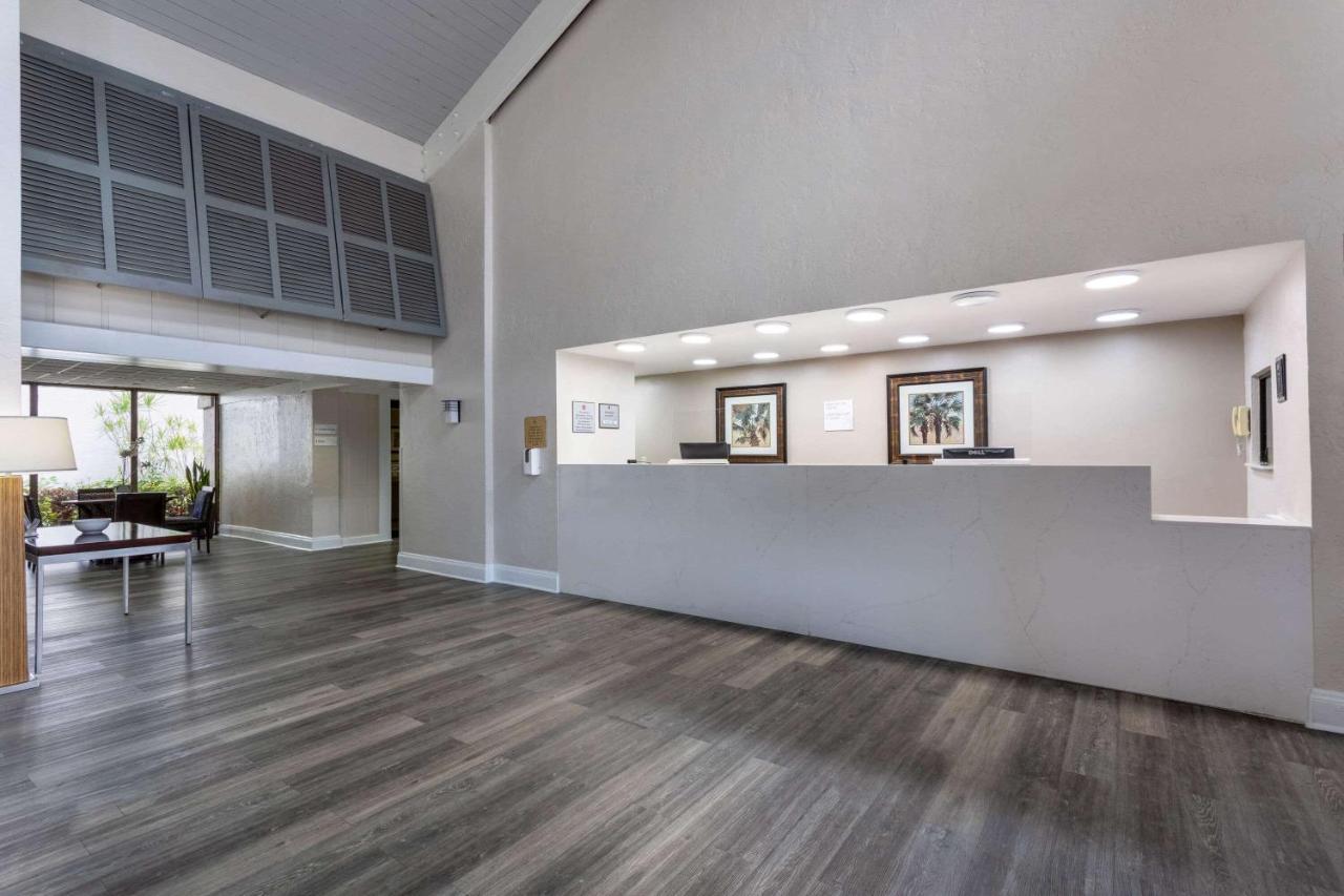 Ramada By Wyndham West Palm Beach Airport Exterior foto