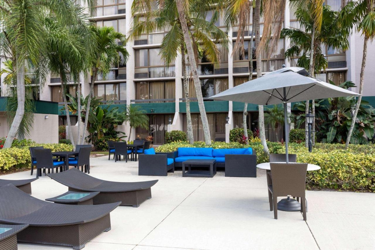 Ramada By Wyndham West Palm Beach Airport Exterior foto