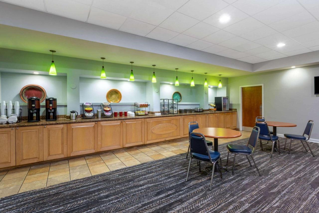 Ramada By Wyndham West Palm Beach Airport Exterior foto