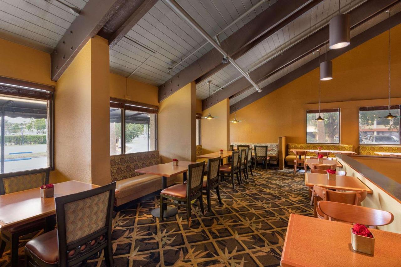 Ramada By Wyndham West Palm Beach Airport Exterior foto