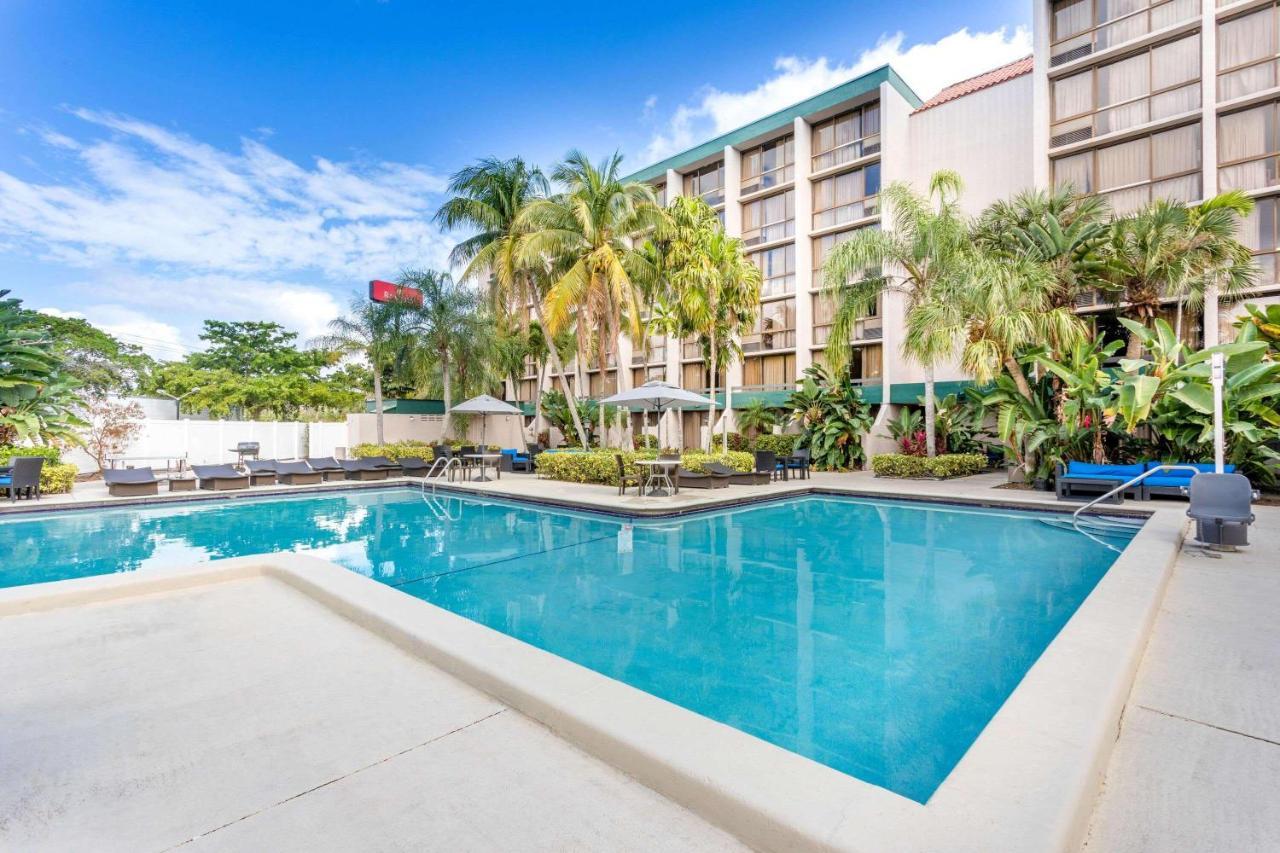 Ramada By Wyndham West Palm Beach Airport Exterior foto
