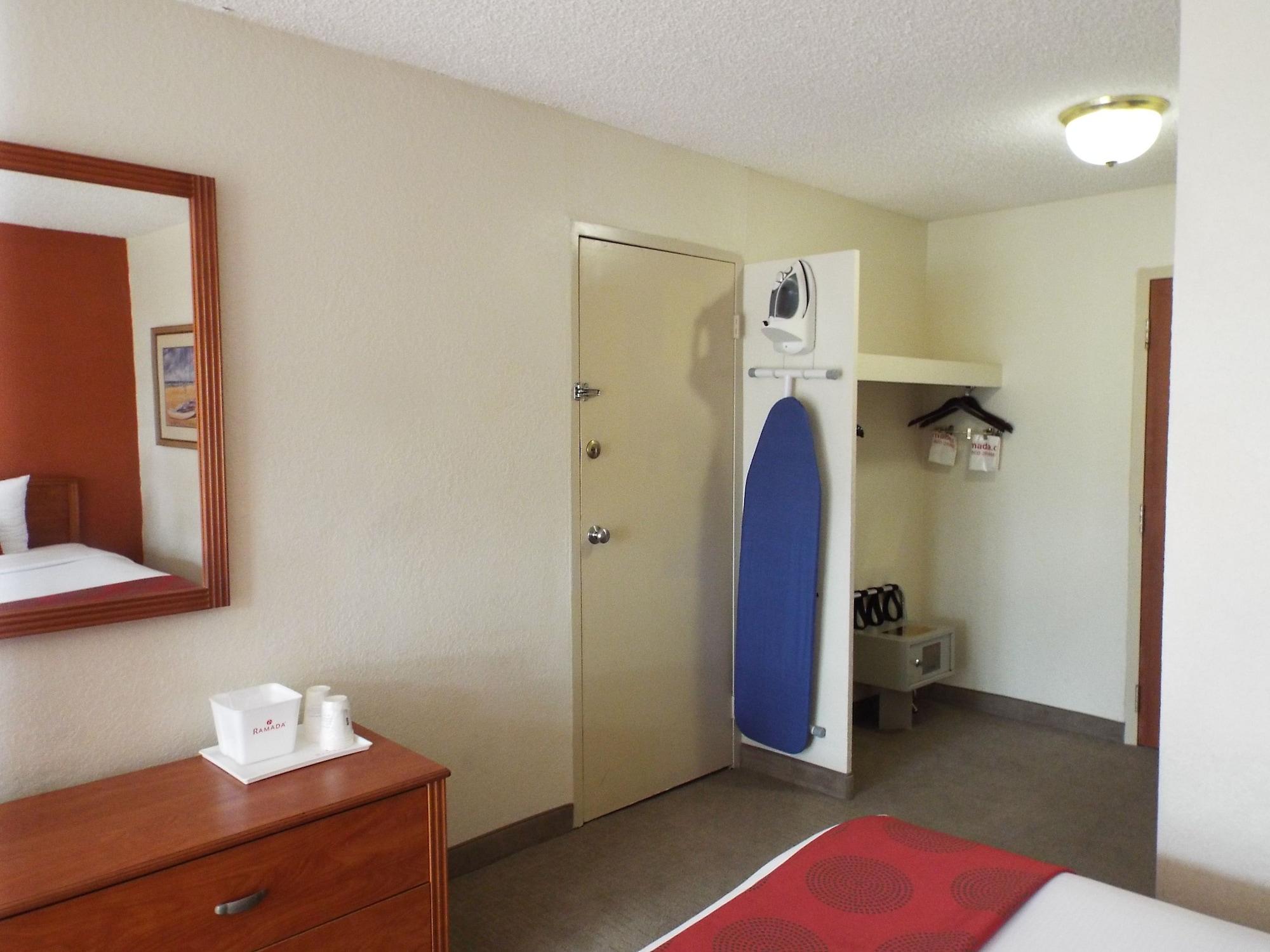 Ramada By Wyndham West Palm Beach Airport Exterior foto