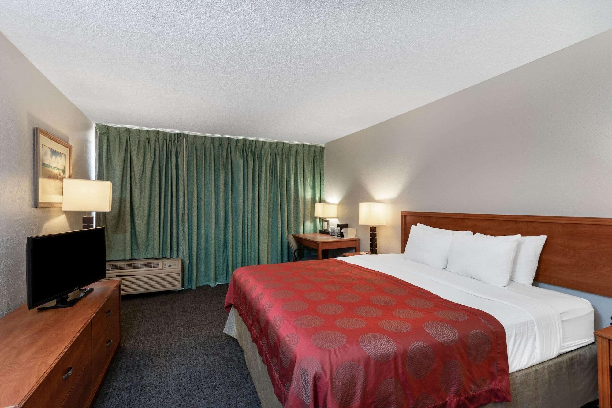 Ramada By Wyndham West Palm Beach Airport Exterior foto