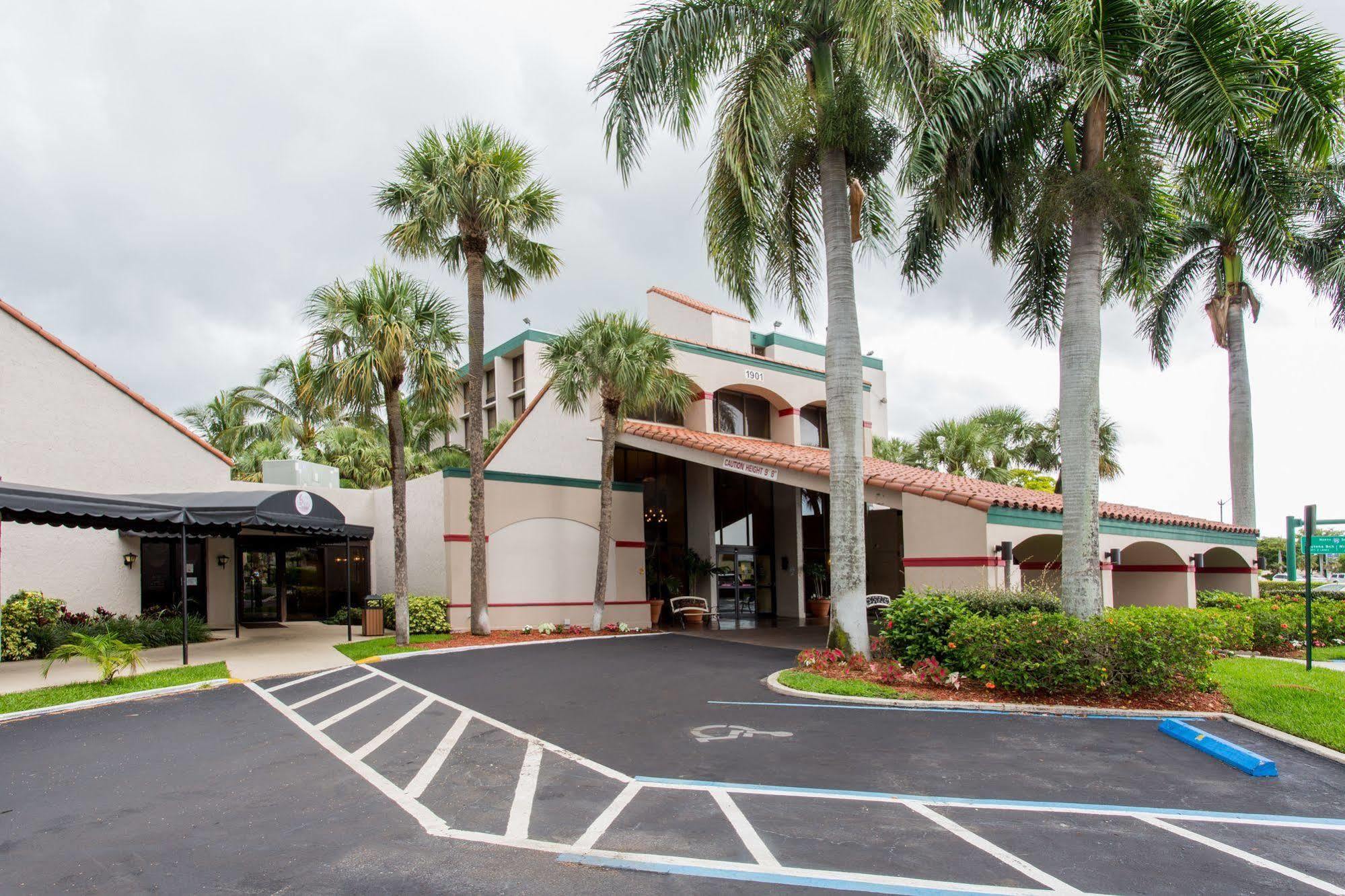 Ramada By Wyndham West Palm Beach Airport Exterior foto
