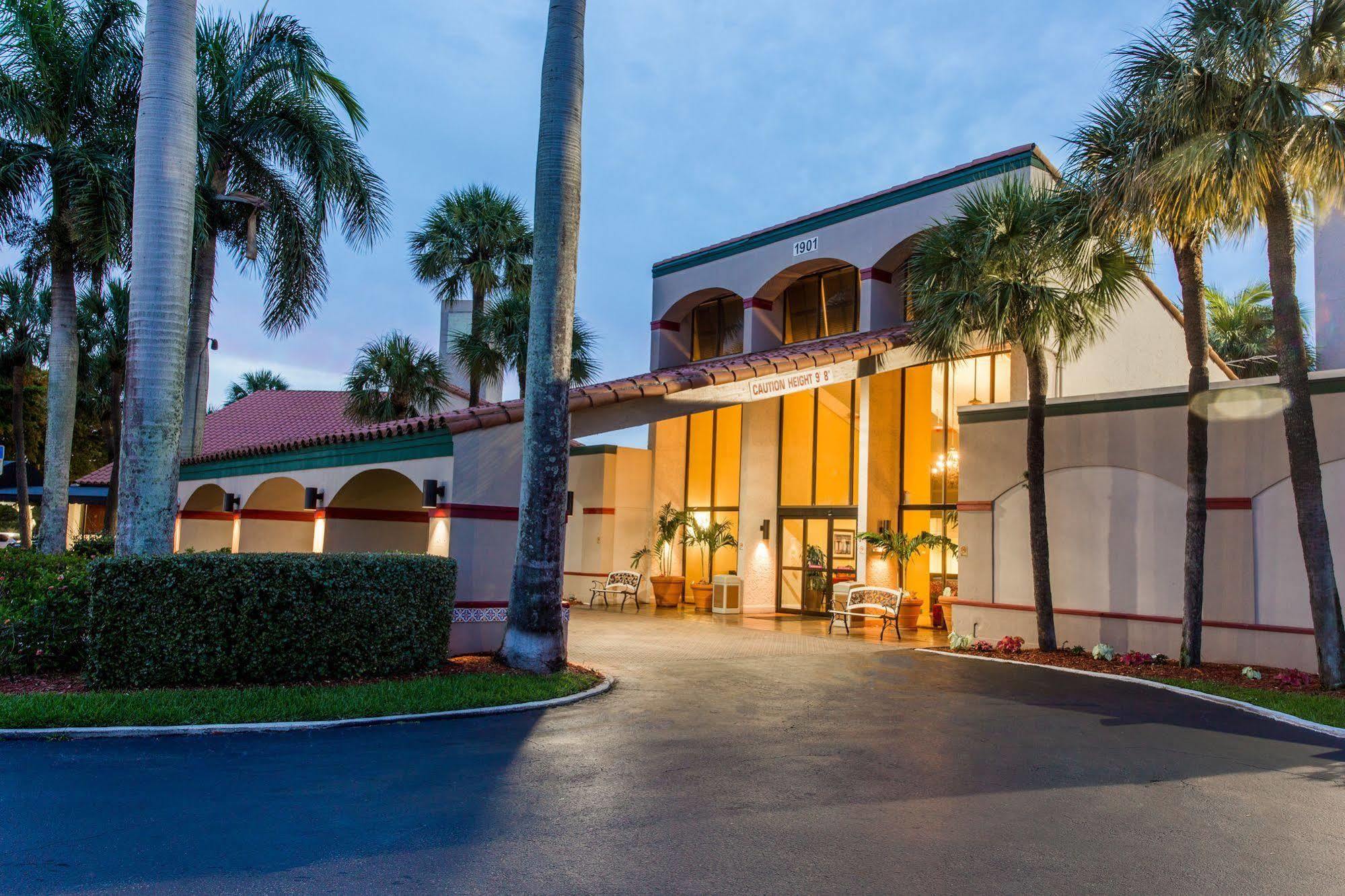 Ramada By Wyndham West Palm Beach Airport Exterior foto